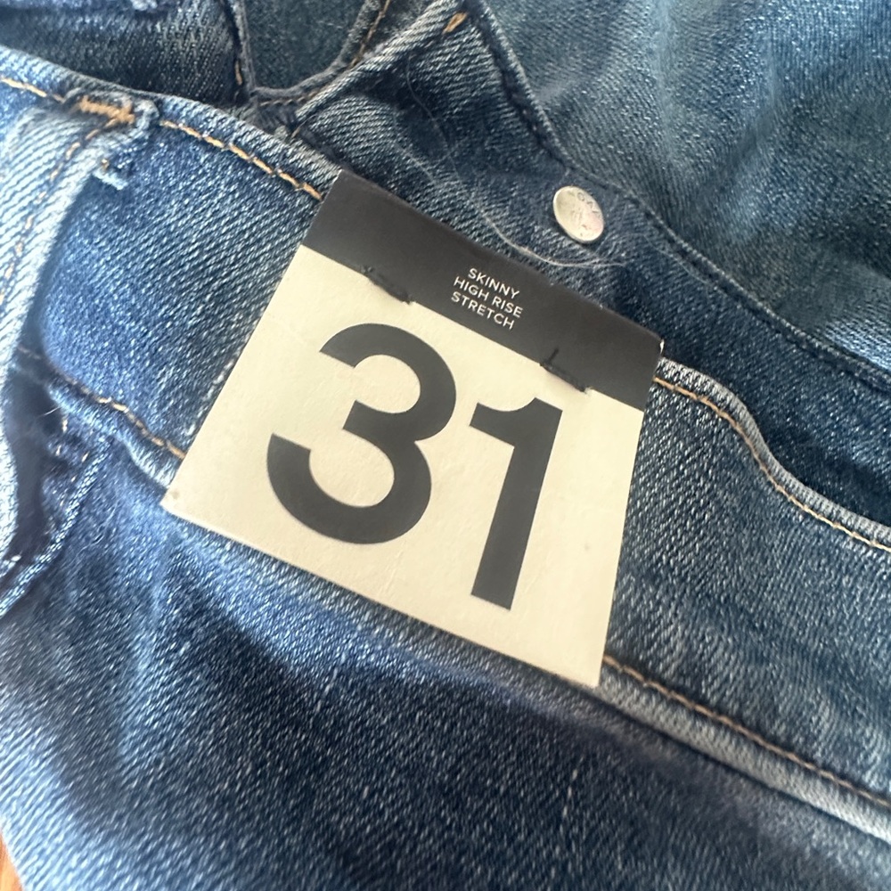 GAP Women’s Skinny Jeans Denim NWT - Picture 2 of 2